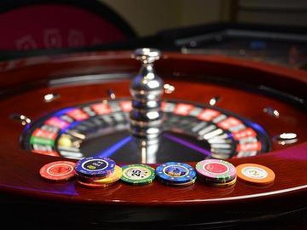 7777jl casino and sports sections displayed on a mobile phone screen